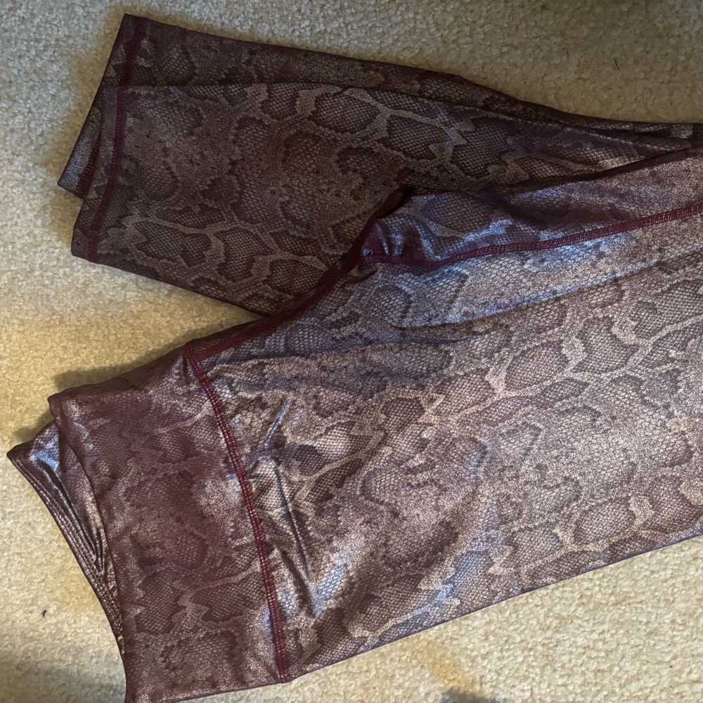 New 1X Burgundy Snakeskin Leggings